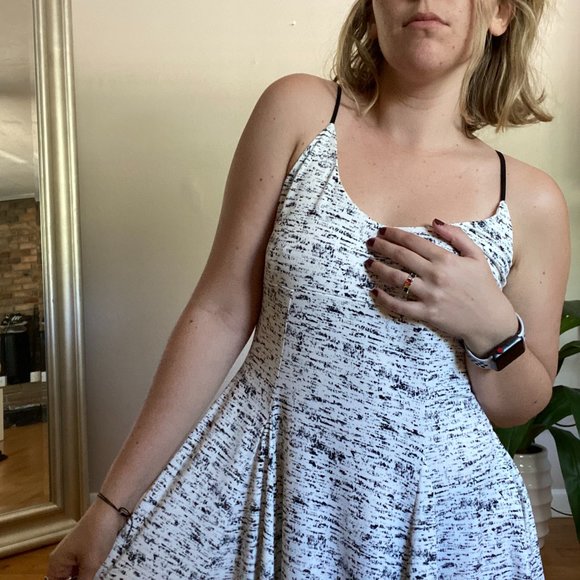 NWT Silence & Noise Urban Outfitters Dress - Picture 2 of 4